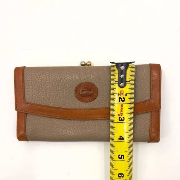 Vintage Dooney & Bourke Leather Wallet Taupe Brown Pebbled Kisslock Coin Purse - Picture 8 of 9